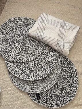Max Studio Thick Woven Placemats )and free tablecloth )